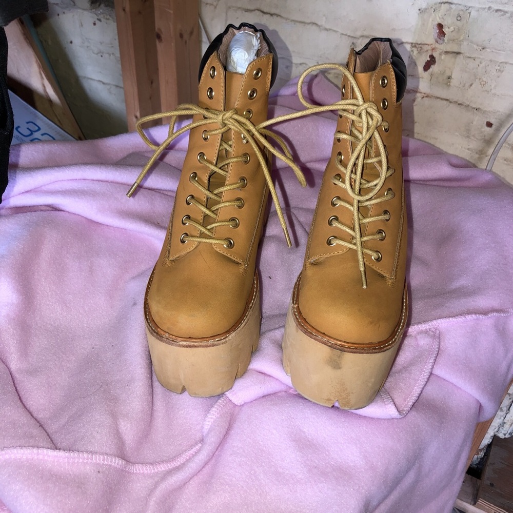 Nirvana Boots